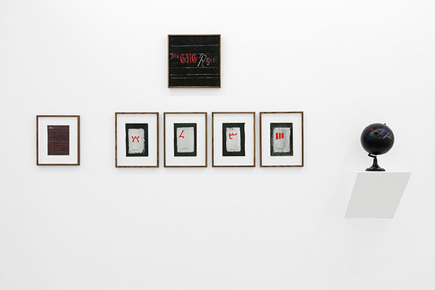 Exhibition view: Miroirs Noirs, galerie frank elbaz, Paris, 2013
